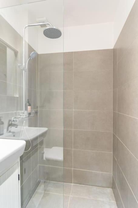 Cozy Apartment In Christianshavn W Two Balconies. Копенхаген Екстериор снимка
